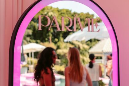 Paris Hilton’s Coachella Beauty Secret: The Smart Mirror You Need to Know About