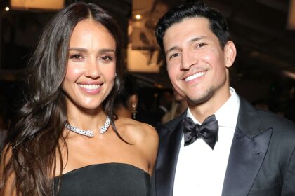 Jessica Alba e il fidanzato Danny Ramirez hanno un appuntamento in una spiaggia bollente a Miami