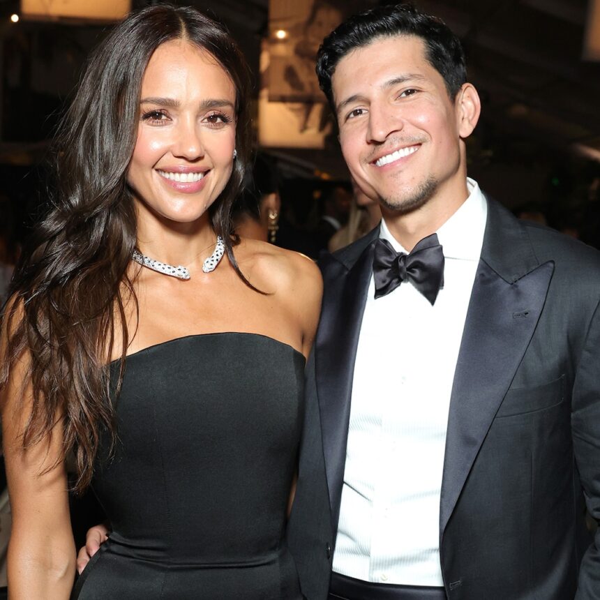 Jessica Alba e il fidanzato Danny Ramirez hanno un appuntamento in una spiaggia bollente a Miami