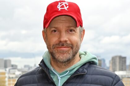 Jason Sudeikis si diverte con la partita WNBA con i suoi figli di Olivia Wilde