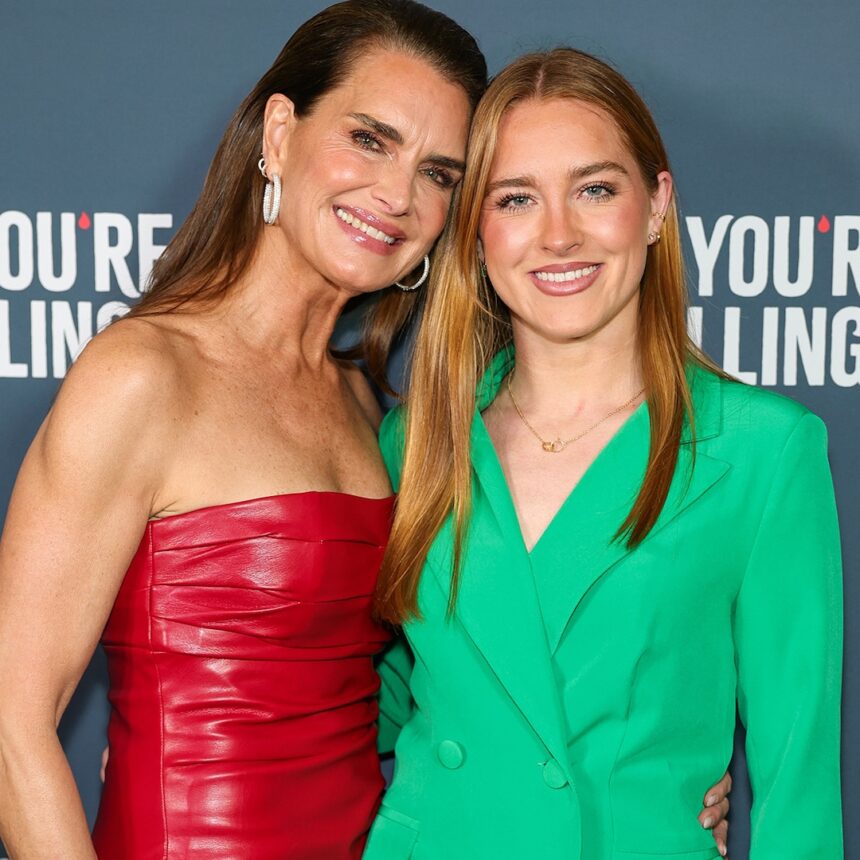 La figlia di Brooke Shields l'ha avvertita della storia d'amore JFK Jr. Menzione