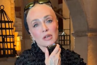 ''La sessualità non mi è mai mancata'': Paola Barale in menopausa confessa di aver iniziato la terapia degli ormoni sostitutiva - Gossip.it