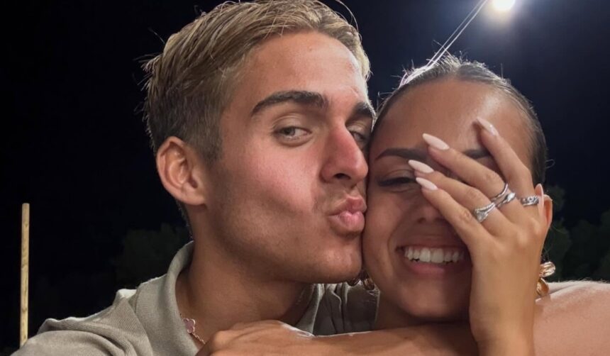 ''L’anno più bello della mia vita'': Davide Bonolis e Martina Dotti festeggiamo il primo anniversario da coppia, ecco cosa le ha regalato lui - Gossip.it
