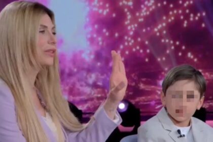 ''Mi è crollato tutto'': Paola Caruso commossa in tv col figlio Michele svela come l’ha cambiata il GF Vip - Gossip.it