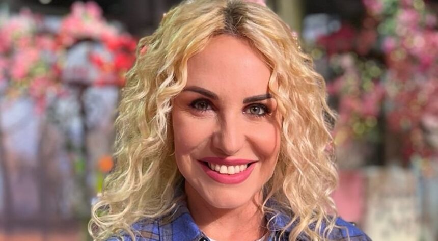 ''Non gliene frega niente'': Antonella Clerici parla della figlia 17enne Maelle e svela cosa fanno insieme - Gossip.it