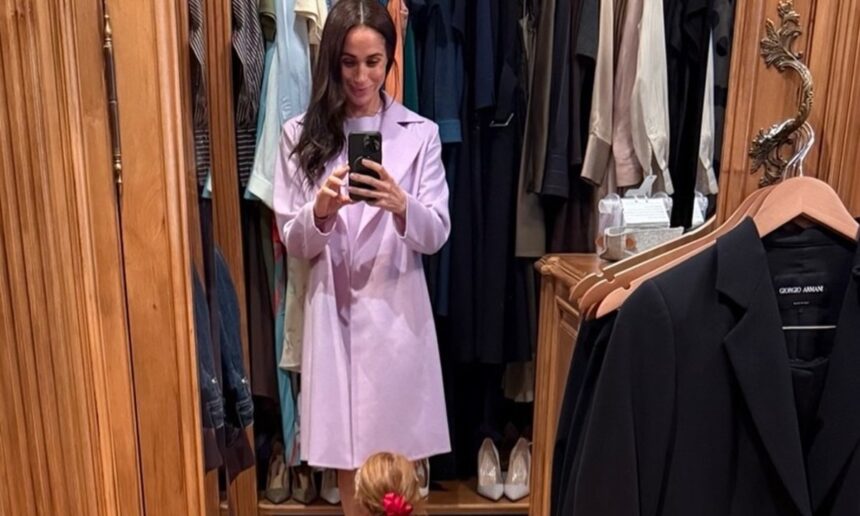 ''Piccola aiutante di mamma'': Meghan Markle pubblica una foto insieme alla figlia mentre è nella stanza guardaroba - Gossip.it