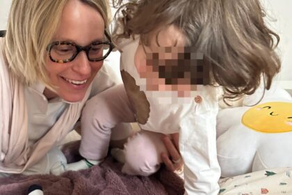 ''Tutte le madri criticate...'': Federica Pellegrini pubblica nuove foto con le figlie e parla di genitorialità - Gossip.it