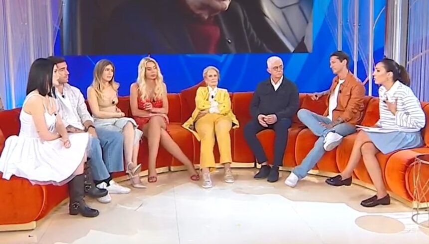 ''E’ ingeneroso'': in tv Caterina Balivo sbotta contro Evelina Sgarbi che parla delle condizioni del padre Vittorio - Gossip.it