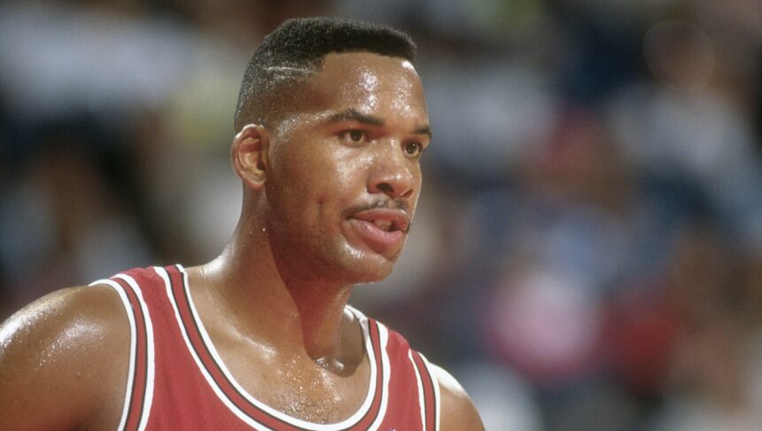Chi è la moglie di Stacey King? Conosci Debi e la loro famiglia: la vita di Hollywood