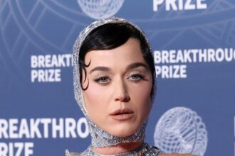 Katy Perry chiama gli ex John Mayer, Orlando Bloom e Diplo al concerto
