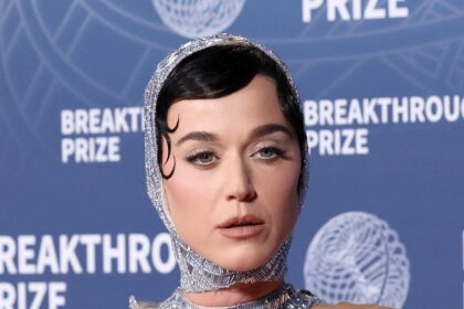 Katy Perry chiama gli ex John Mayer, Orlando Bloom e Diplo al concerto
