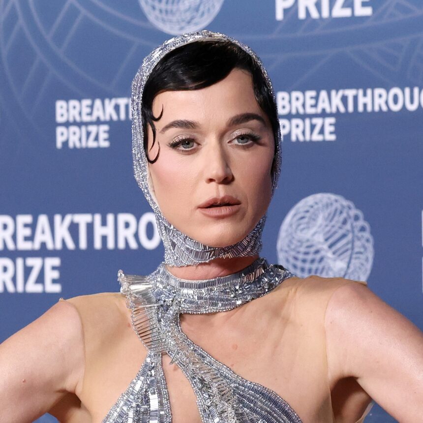 Katy Perry chiama gli ex John Mayer, Orlando Bloom e Diplo al concerto