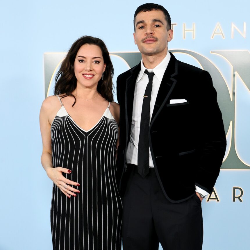 Aubrey Plaza incinta, debutto sul tappeto rosso di Christopher Abbott