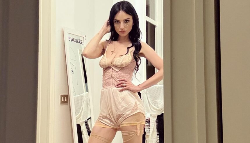 ''L’Ozempic ci sta rovinando'': le nuove foto di Arisa in lingerie dopo il forte dimagrimento scatenano un polverone - Gossip.it