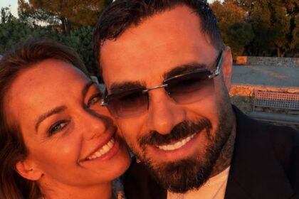 ''Sembra il figlio'': Sonia Bruganelli travolta dal commento velenoso per il selfie col compagno Angelo Madonia, la replica - Gossip.it