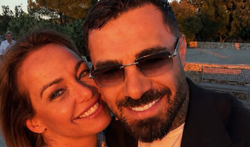 ''Sembra il figlio'': Sonia Bruganelli travolta dal commento velenoso per il selfie col compagno Angelo Madonia, la replica - Gossip.it