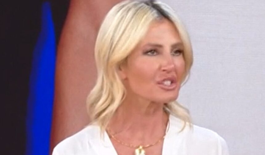''Mi scrivono ‘fai schifo’'': Nathaly Caldonazzo in tv si sfoga contro chi la insulta per la sua magrezza - Gossip.it