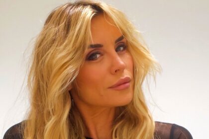 ''Ho imparato a darmi una carezza'': Elenoire Casalegno svela come ha festeggiato i 50 anni con una festa a sorpresa - Gossip.it