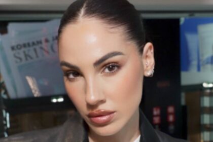 ''E’ stato superato il limite'': Giulia De Lellis furiosa per le foto pubblicate da un noto settimanale in cui lei è al mare con Tony Effe e la figlia - Gossip.it