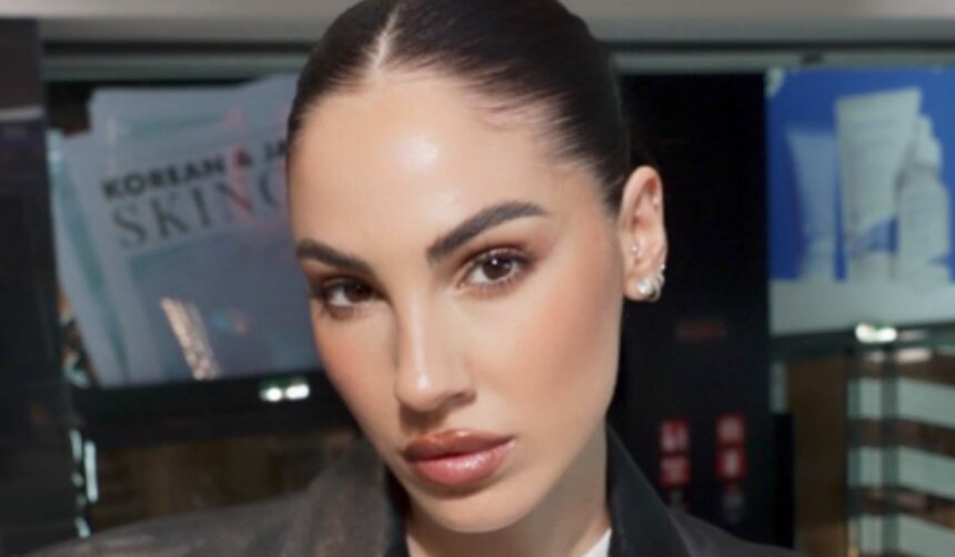 ''E’ stato superato il limite'': Giulia De Lellis furiosa per le foto pubblicate da un noto settimanale in cui lei è al mare con Tony Effe e la figlia - Gossip.it