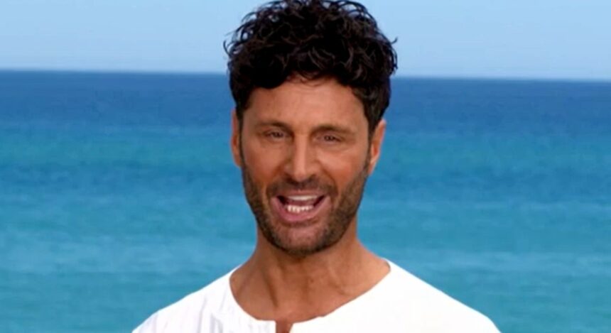 ''La trasformazione in Gianni Sperti è iniziata'': Filippo Bisciglia sfoggia un nuovo taglio di capelli e un look da ‘Messia’ a Temptation Island - Gossip.it