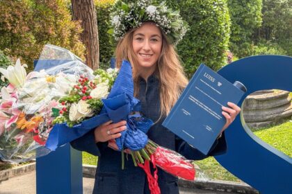 ''Finalmente dottoressa'': la campionessa di sci Sofia Goggia si è laureata alla Luiss di Roma, le immagini - Gossip.it