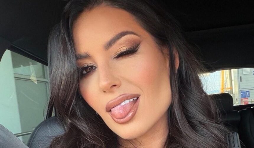 ''Io lo uso'': Elisabetta Gregoraci ammette di ritoccare le foto pubblicate sui social e ne spiega il motivo - Gossip.it