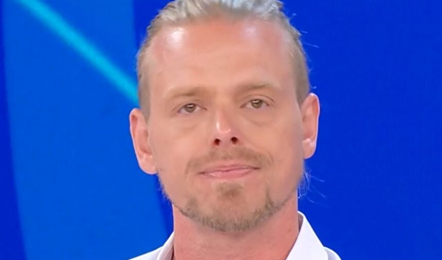 ''A 21 anni ho scoperto il mio vero nome'': Killian Nielsen, figlio di Brigitte, in tv lo svela e parla del padre biologico - Gossip.it