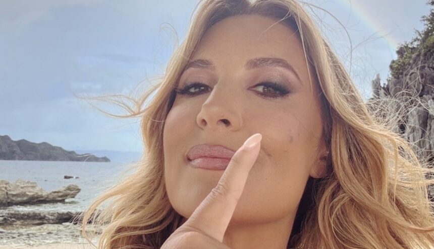 ''Il raro caso della conduttrice che dimagrisce'': Selvaggia Lucarelli svela quanti chili ha perso da quando è nelle Filippine - Gossip.it