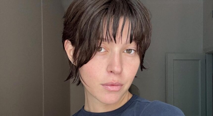 ''Ti stanno da Dio'': Natalia Paragoni, dopo la diagnosi di cancro, accorcia ancora di più i capelli, guarda il look - Gossip.it