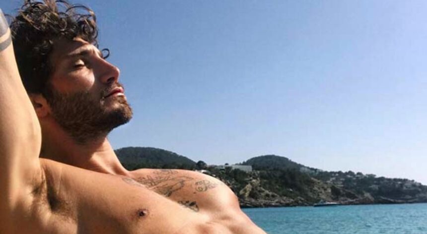 ''Speranza di essere tutt’altro'': Stefano De Martino non si sente affatto un sex symbol e svela i suoi segreti di bellezza - Gossip.it