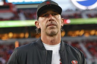 Kyle Shanahan, allenatore dei 49ers, ferito in un incidente stradale prima del training camp