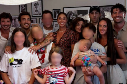 Belen Rodriguez festeggia la figlia con De Martino e Spinalbese