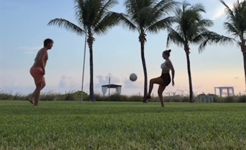 Chanel e Cristian Totti sorprendono tutti con i palleggi!