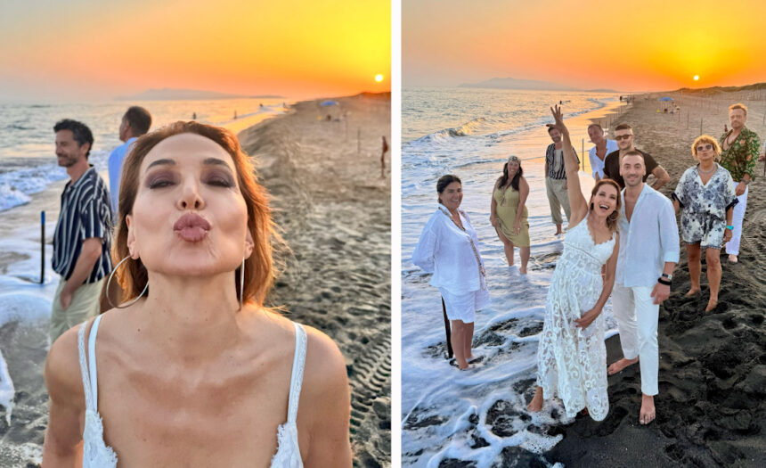 Barbara D’Urso felice al mare in compagnia di tanti amici