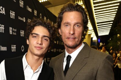 Il figlio di Matthew McConaughey, Levi, festeggia il 18° compleanno con una foto