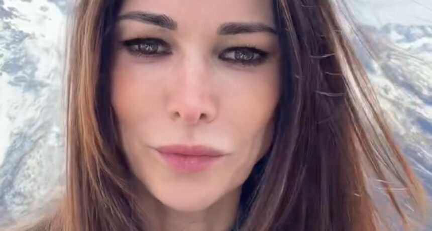 Manuela Arcuri e la separazione da Giovanni Di Gianfrancesco: ecco quanto percepirebbe di mantenimento l’attrice - Gossip.it