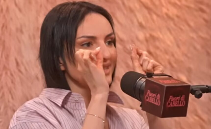 "Mi infilo la pasta nel naso": lo strano rimedio di Arisa per i dolori alla cervicale - Gossip.it