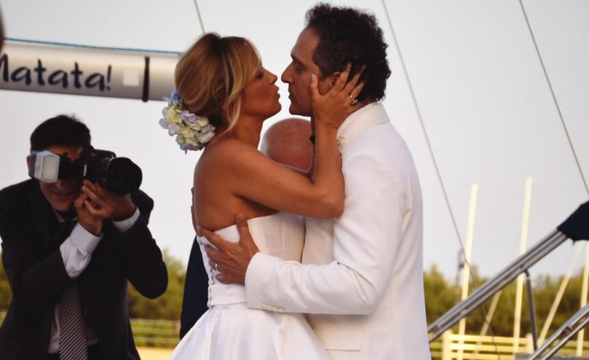 Francesca Barra e Claudio Santamaria festeggiano 8 anni di matrimonio, la dolce dedica della giornalista - Gossip.it