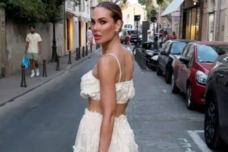 Ilary Blasi si gode le vacanze d’amore con il suo Bastian: le immagini a Saint Tropez - Gossip.it