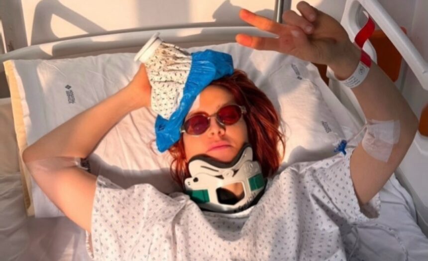 Noemi cade dal palco, la corsa in ospedale: ecco come sta la cantante - Gossip.it