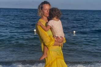 Federica Pellegrini da sola in  Sardegna con la figlia Matilde: “Avevamo bisogno di un po’ di tempo insieme” - Gossip.it