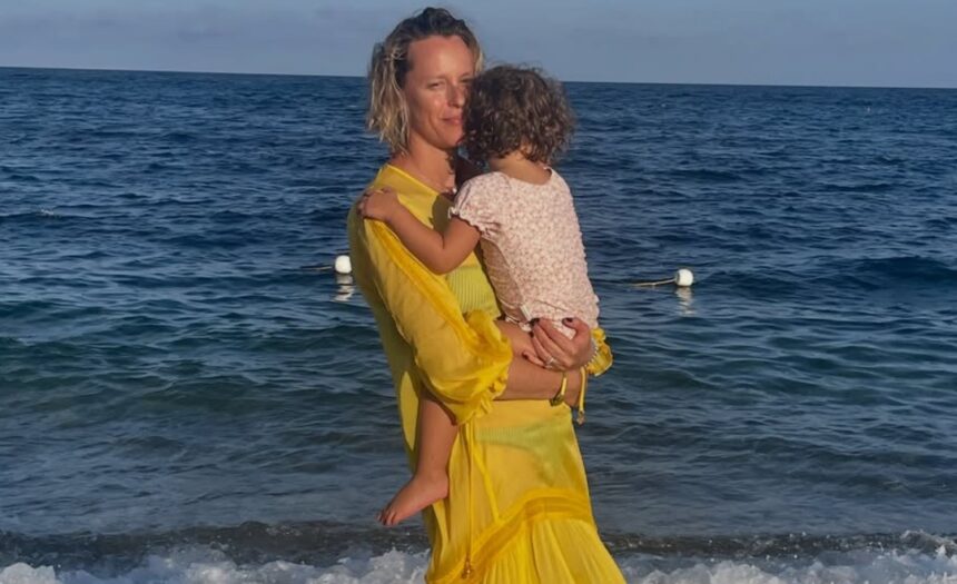 Federica Pellegrini da sola in  Sardegna con la figlia Matilde: “Avevamo bisogno di un po’ di tempo insieme” - Gossip.it