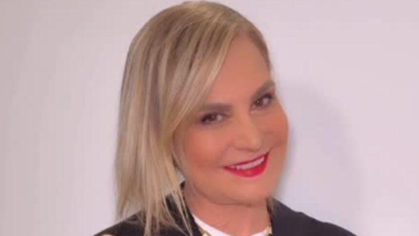 “E’ un ricorso storico”: Simona Ventura dice la sua su Selvaggia Lucarelli conduttrice della nuova Isola Dei Famosi - Gossip.it