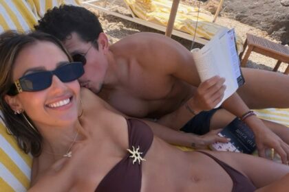 Jessica Alba con il giovane fidanzato in vacanza in Toscana