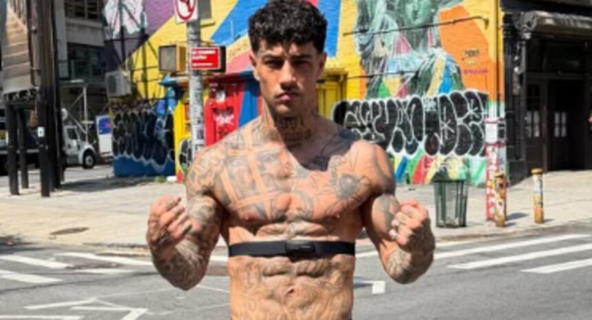 Tony Effe vola a New York tra giri in auto e gioiellerie