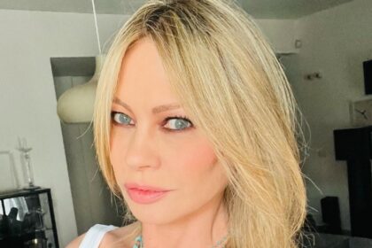 “Siamo due tori, ci scorniamo”: Anna Falchi parla delle liti col fidanzato 40enne, il politico Andrea Crippa - Gossip.it