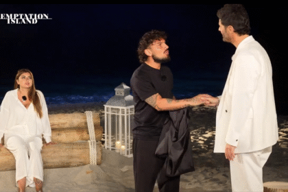 A Temptation Island Giovanni chiama il falò e poi lascia Sabrina e va via: Bisciglia lo convince al confronto che si conclude con l’addio - Gossip.it