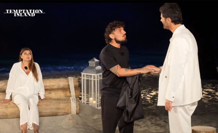 A Temptation Island Giovanni chiama il falò e poi lascia Sabrina e va via: Bisciglia lo convince al confronto che si conclude con l’addio - Gossip.it