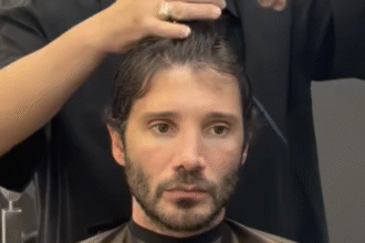 Stefano De Martino per l’estate cambia look: a Napoli va dall’hair stylist di fiducia e sceglie un “taglio graduato” - Gossip.it